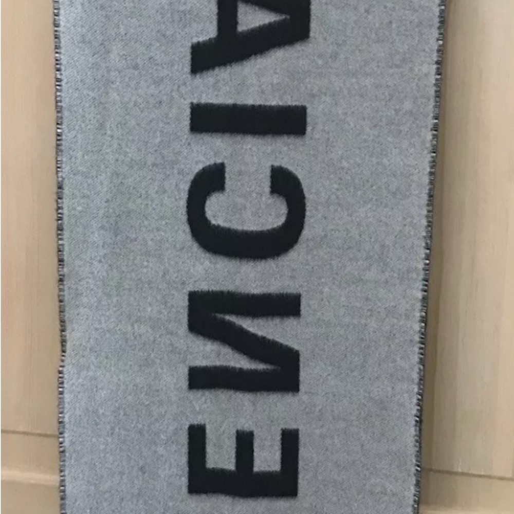 Balenciaga cashmere/wool black and gray logo scarf - Picture 8 of 12